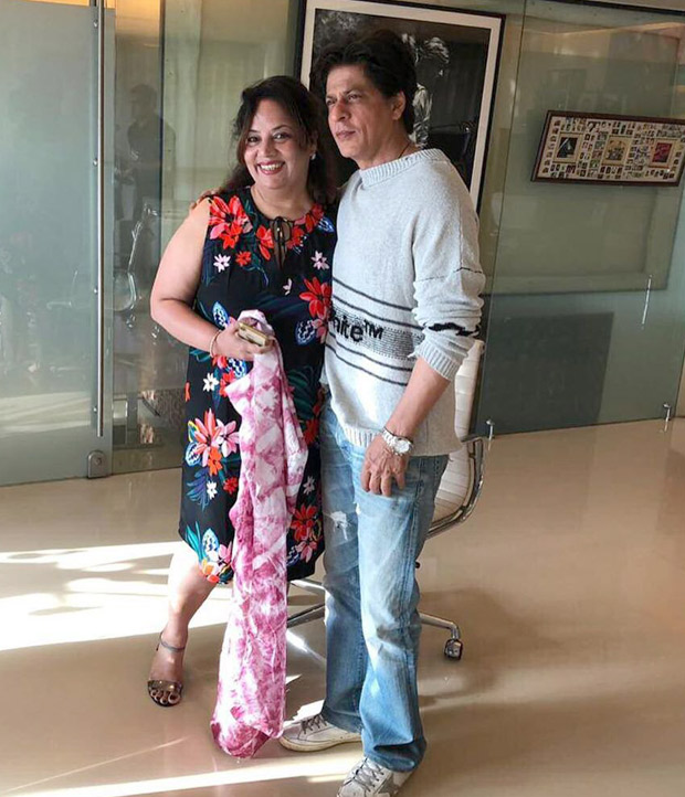PHOTOS: Shah Rukh Khan invites his fan on her 50th birthday at Mannat