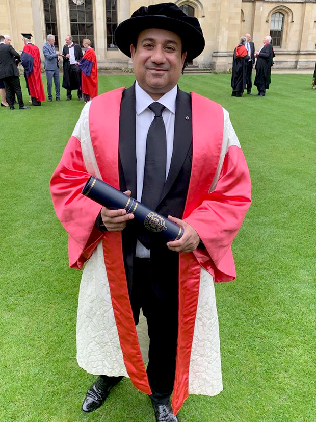 PHOTOS & VIDEOS: Meet Dr Rahat Fateh Ali Khan who received an honorary degree from Oxford University