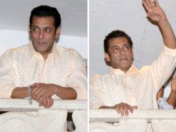 PHOTOS & VIDEOS: Salman Khan and his parents Salma Khan and Salim Khan greet the fans on Eid