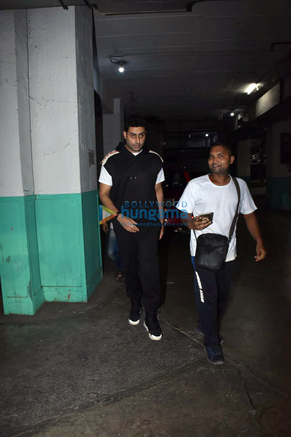 photos abhishek bachchan aishwarya rai bachchan and aaradhya bachchan spotted at juhu pvr 3