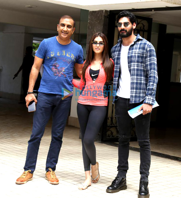 photos ahan shetty tara sutaria and milan luthria spotted in bandra 5