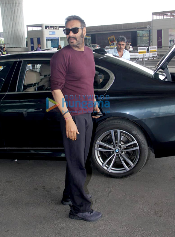 photos ajay devgn and susanne khan snapped at the airport 6