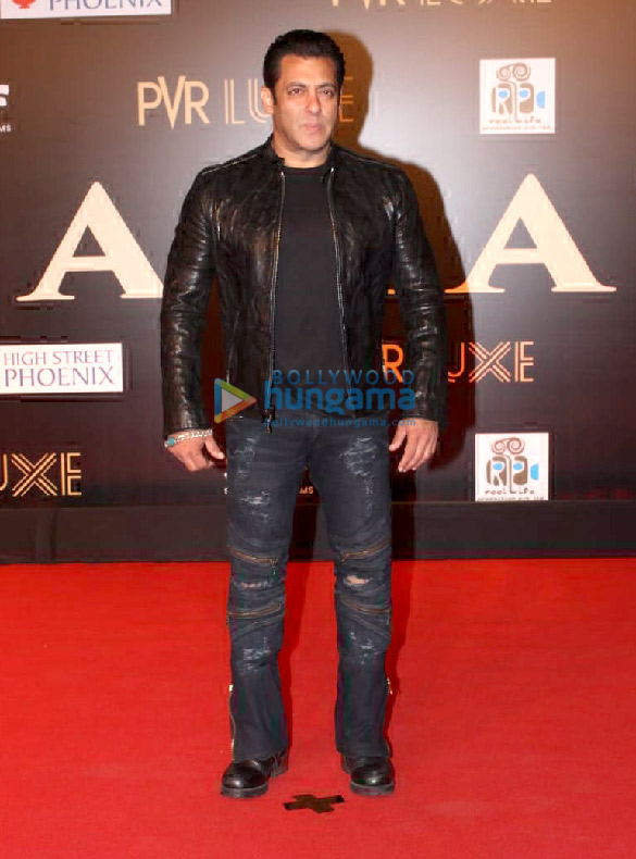 photos celebs grace the premiere of bharat in mumbai 27