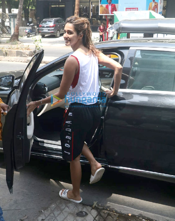 photos disha patani spotted at maple store in khar 6