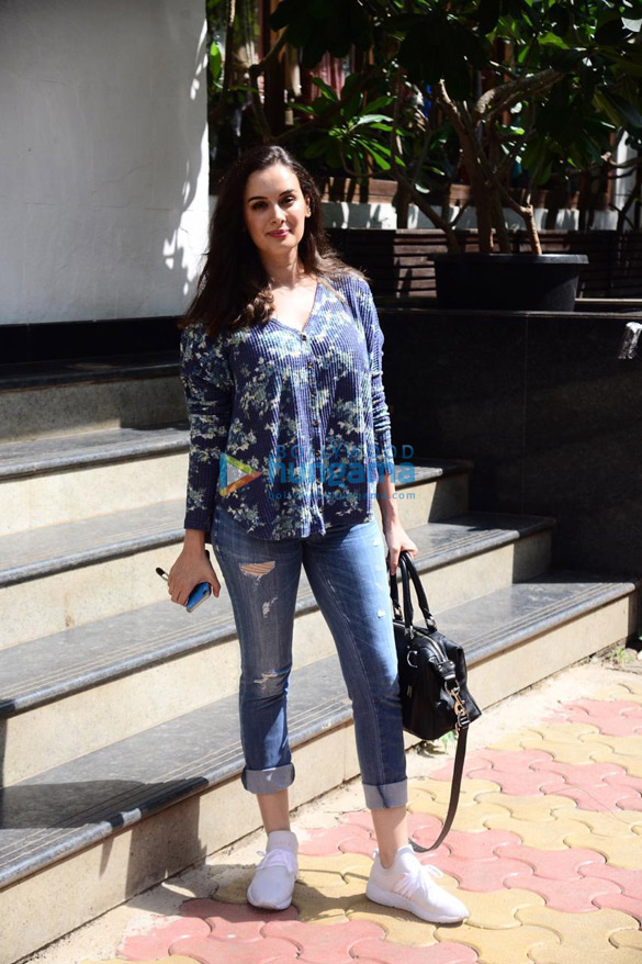 Photos: Evelyn Sharma snapped at a dubbing studio in Khar Photos: Evelyn Sharma snapped at a dubbing studio in Khar