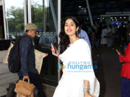 Photos: Janhvi Kapoor, Kriti Sanon, Kartik Aaryan and others snapped at the airport