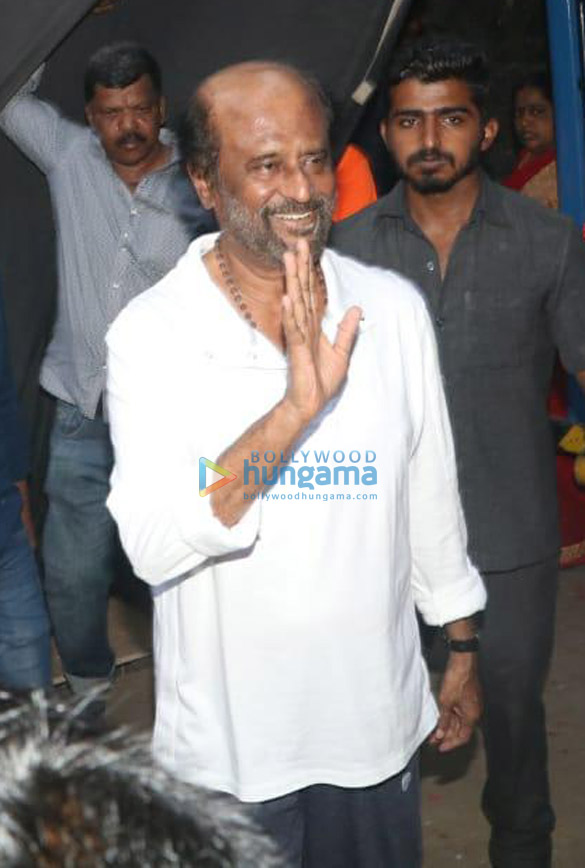 photos rajinikanth snapped post his film shoot with his family in bandra 1