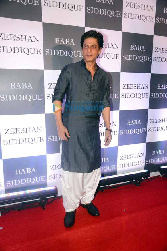 photos salman khan shah rukh khan katrina kaif mouni roy and others snapped at baba siddiques iftaar party 4