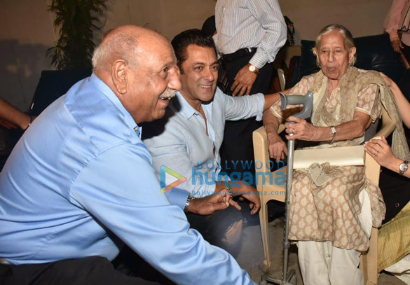 photos salman khan and katrina kaif meet families who have witnessed the 1947 partition 3