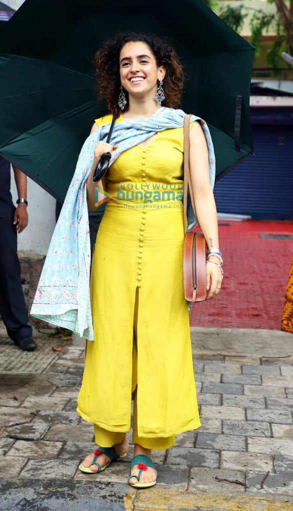photos sanya malhotra snapped outside mukesh chabbras office in juhu 3