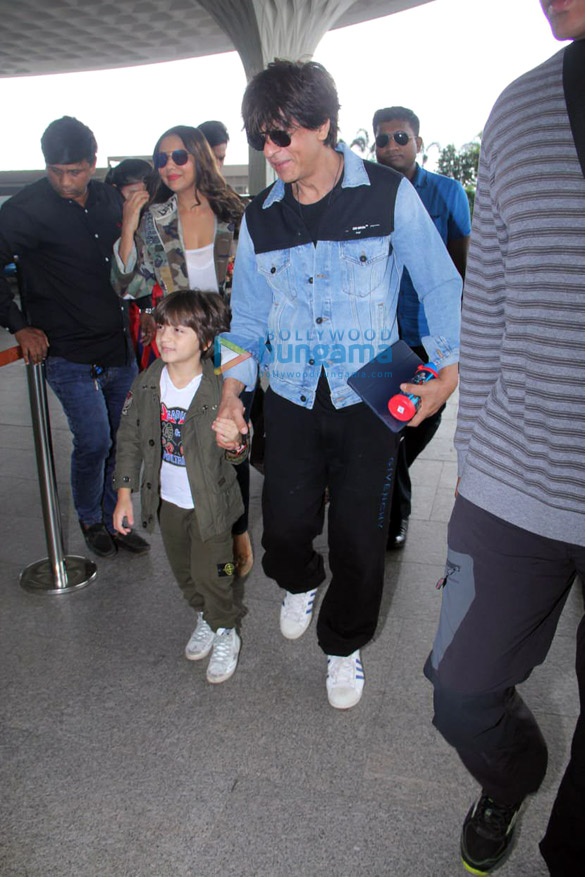 photos shah rukh khan gauri khan abram khan and others snapped at the airport 1