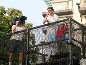 Photos: Shah Rukh Khan snapped greeting fans at Mannat during Eid celebration