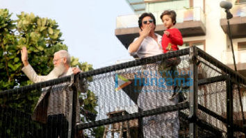 Photos: Shah Rukh Khan snapped greeting fans at Mannat during Eid celebration