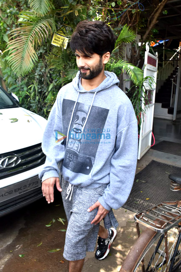 Photos: Shahid Kapoor snapped at a clinic in Versova