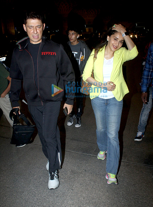 photos shraddha kapoor ajay devgn raveena tandon and others snapped at the airport 5