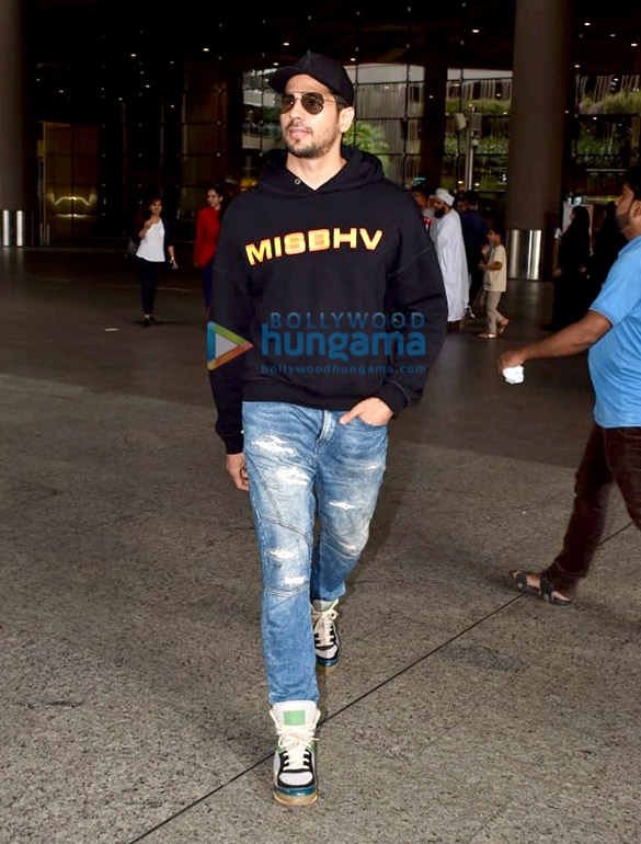 photos sidharth malhotra and nora fatehi snapped at the airport 3