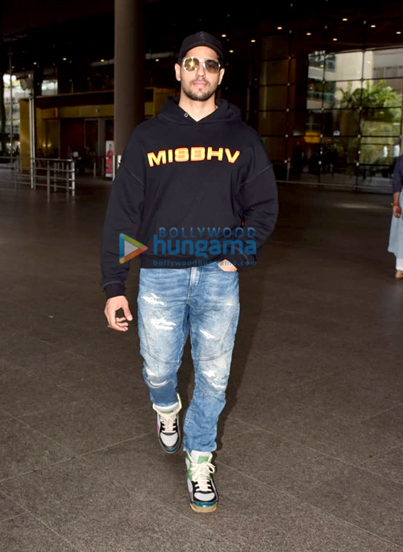 photos sidharth malhotra and nora fatehi snapped at the airport 6