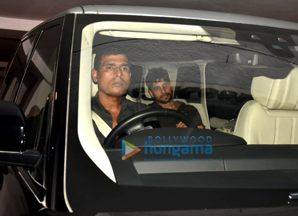 photos sidharth malhotra snapped at karan johars residence in bandra 2