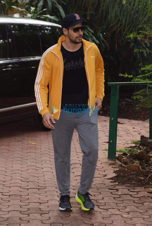 photos sidharth malhotra spotted at a dance class 2