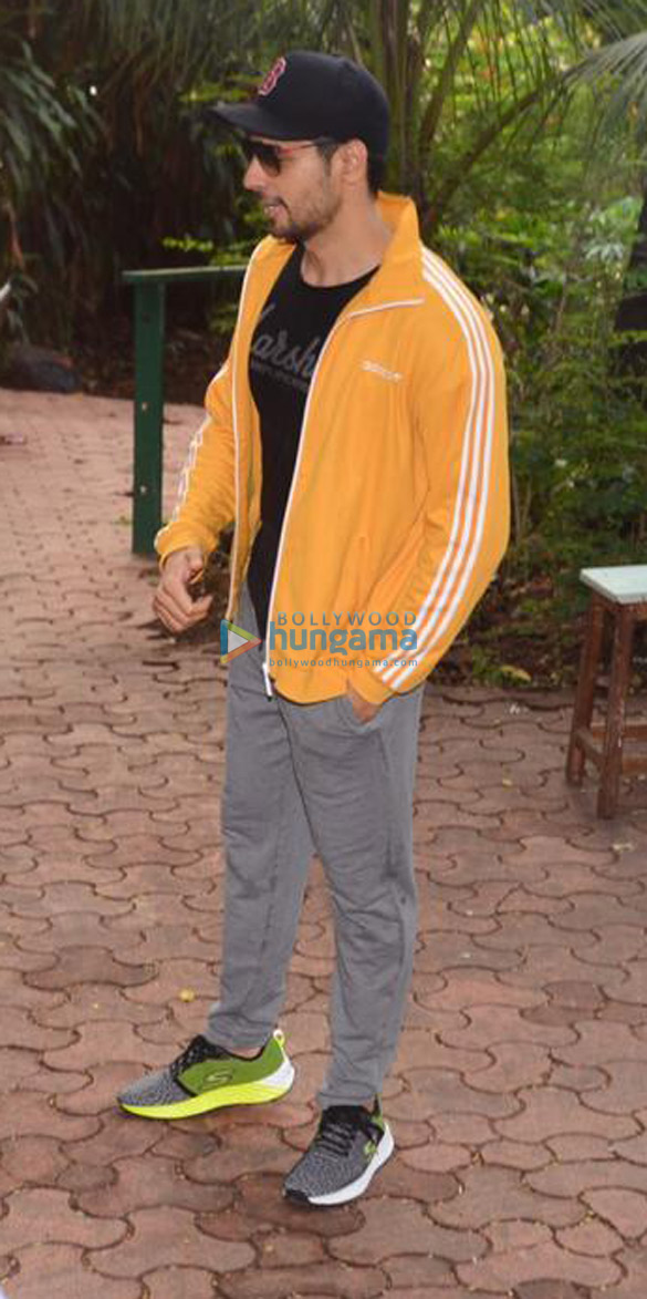 photos sidharth malhotra spotted at a dance class 3