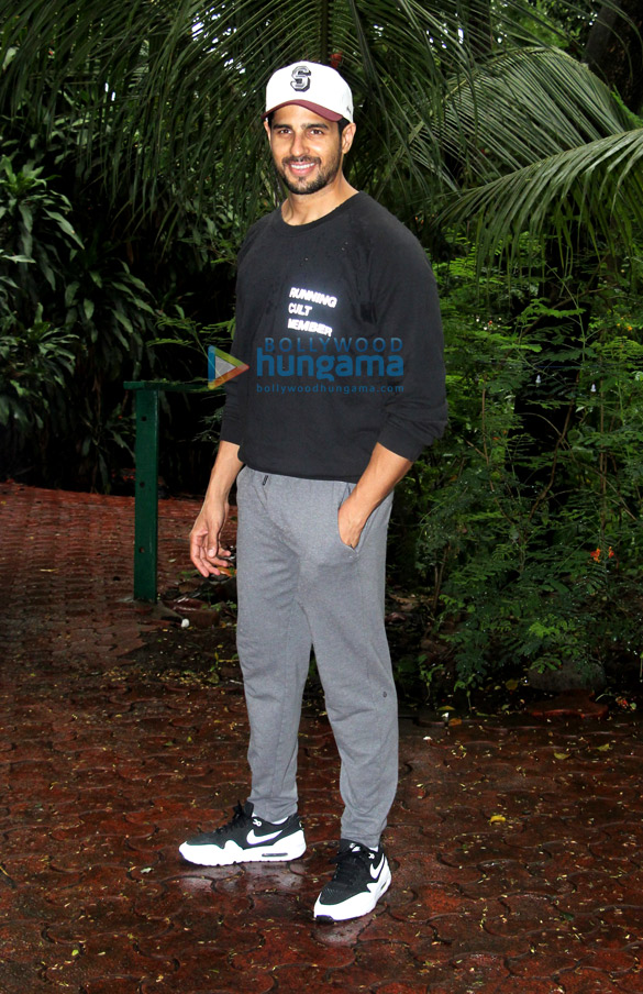 photos sidharth malhotra spotted post dance rehearsals 1