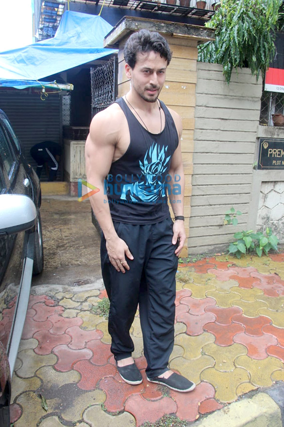 Photos: Tiger Shroff snapped at the gym Photos: Tiger Shroff snapped at the gym
