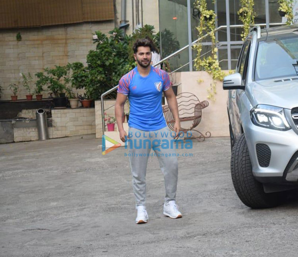 photos varun dhawan spotted at the gym 2