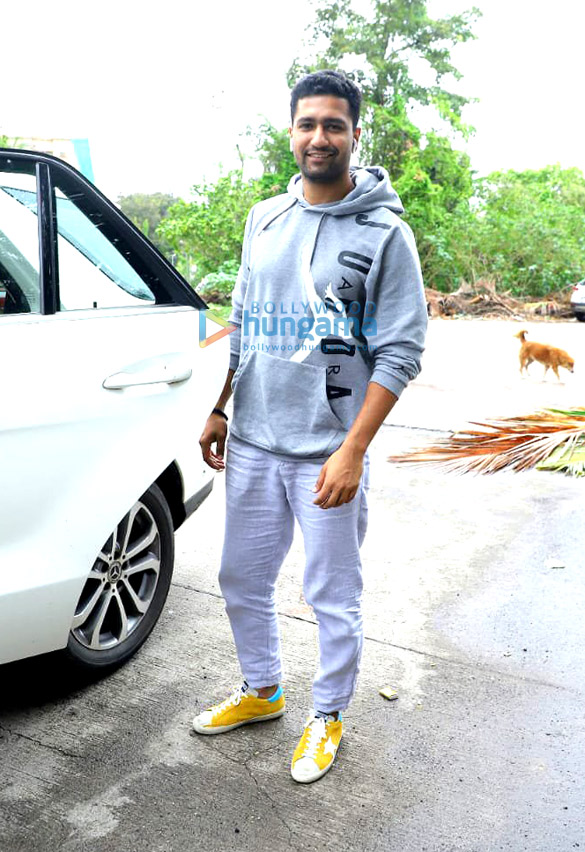 photos vicky kaushal spotted in versova 2