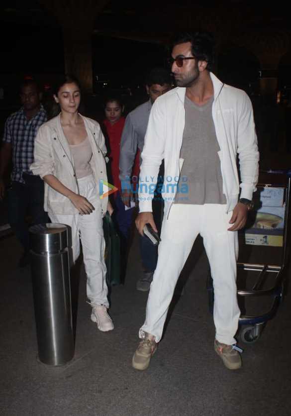 Photos: Ranbir Kapoor, Alia Bhatt, Shahid Kapoor and others snapped at the airport Photos: Ranbir Kapoor, Alia Bhatt, Shahid Kapoor and others snapped at the airport