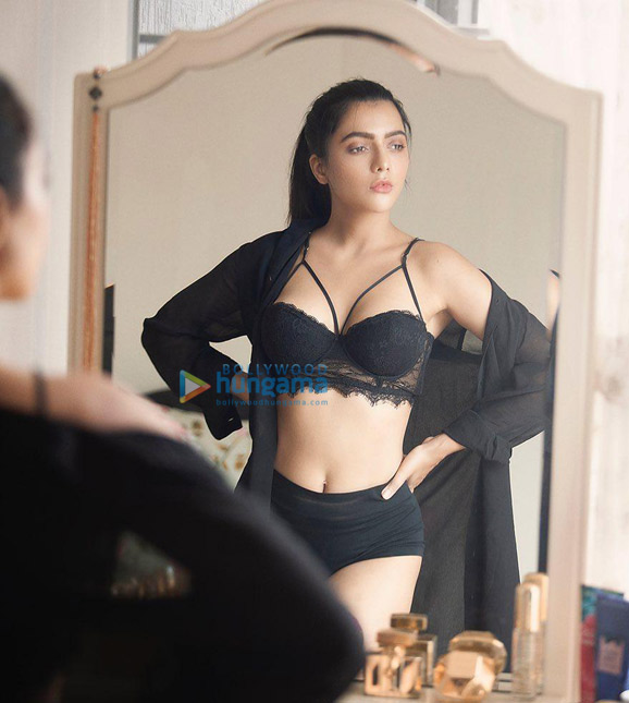 ruhi singh 48