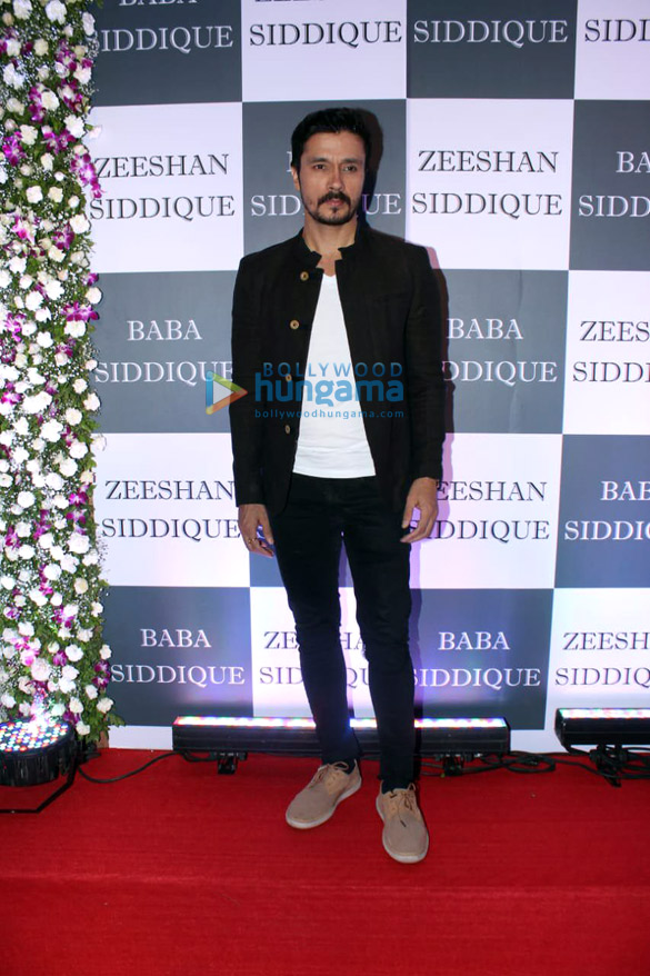 salman khan iulia vantur arbaaz khan mouni roy and others snapped at baba siddiques iftaar party 12