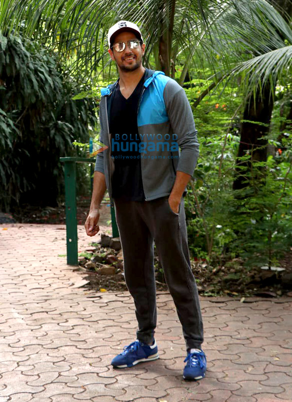 sidharth malhotra spotted at a dance class 2