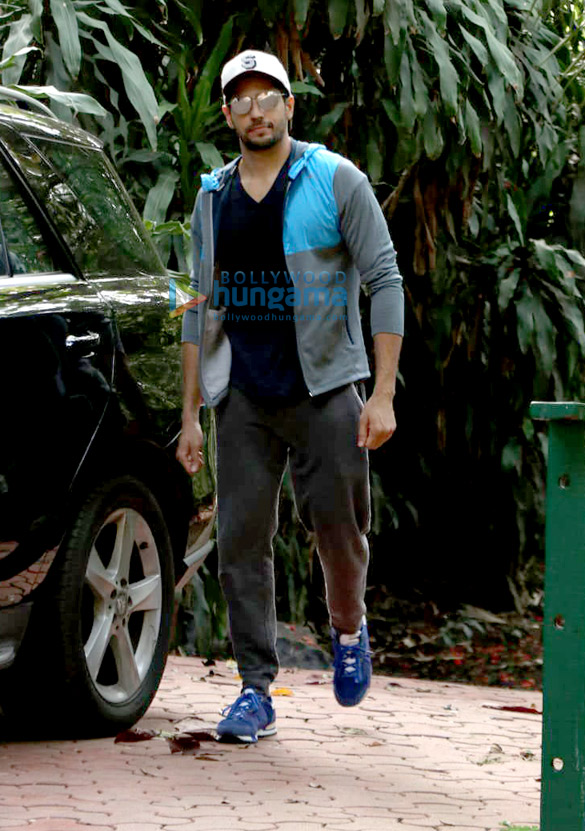 sidharth malhotra spotted at a dance class 3