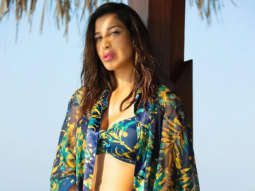 HOT: Sophie Choudry is giving us great SUMMER VIBES as she sizzles in a printed bikini!