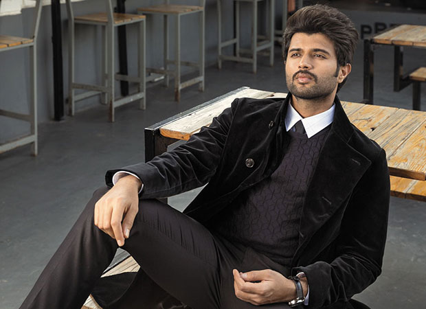 Vijay Deverakonda wins hearts again as he lovingly handles his female fan who got emotional meeting him! 