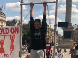 Here’s how Akshay Kumar is making quick 100 pounds (watch video)
