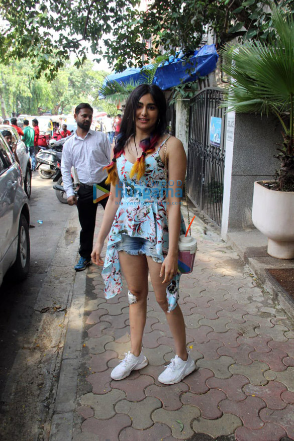 photos adah sharma spotted at sequel in bandra 1