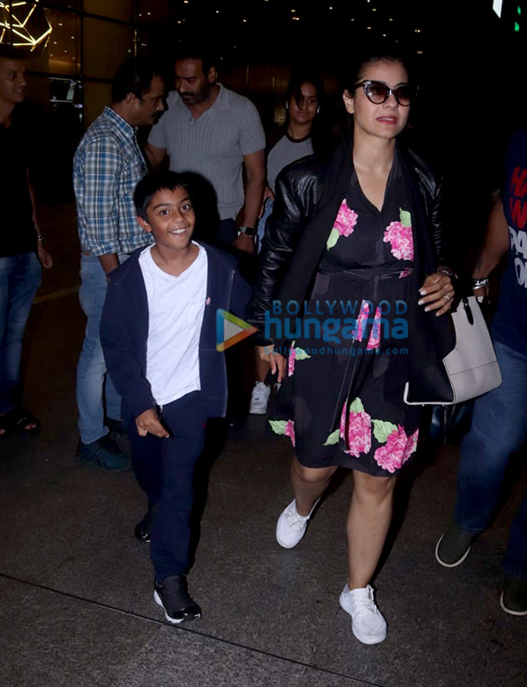 photos ajay devgn kajol and khushi kapoor snapped at the airport 1