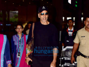 Photos: Akshay Kumar, Pooja Hegde, Anil Kapoor and others snapped at the airport