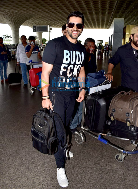 photos akshay kumar and aftab shivdasani snapped at the airport 3
