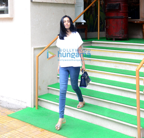 photos amrita rao spotted at mulk restaurant in andheri 6