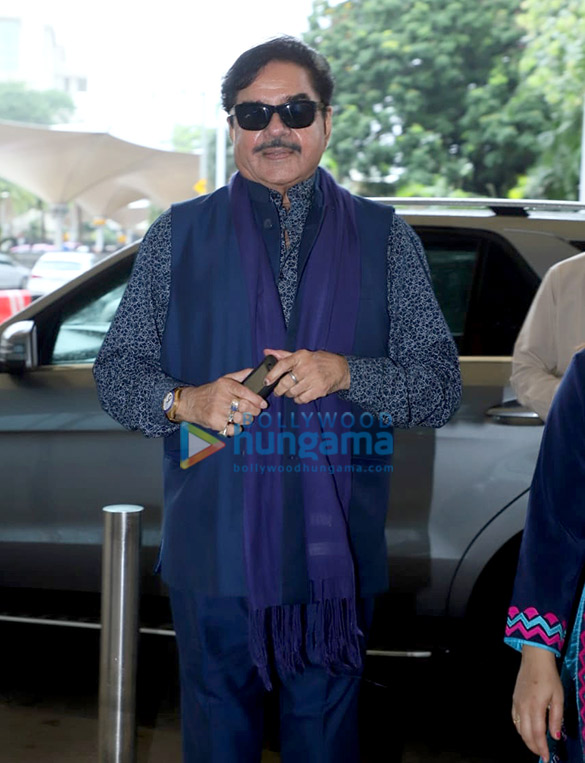 photos ananya pandey shatrughan sinha and others snapped at the airport 2