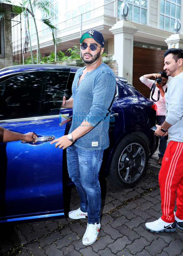photos arjun kapoor sanjay kapoor shanaya kapoor and others spotted at anil kapoors house 6