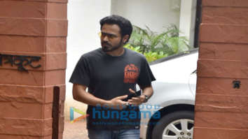 Photos: Emraan Hashmi snapped in Juhu
