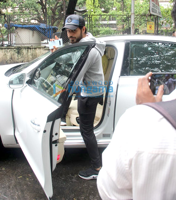 photos emraan hashmi spotted at shankar mahadevans dubbing studios 5