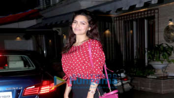 Photos: Esha Gupta spotted in Juhu