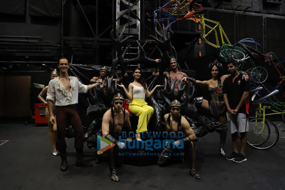 photos fatima sana shaikh snapped interacting with artists from house of dancing water 4