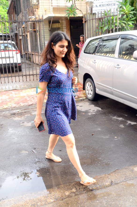 photos fatima sana shaikh spotted in juhu 2