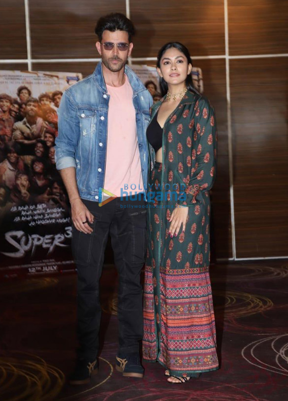 Photos: Hrithik Roshan and Mrunal Thakur snapped at Super 30 promotional event