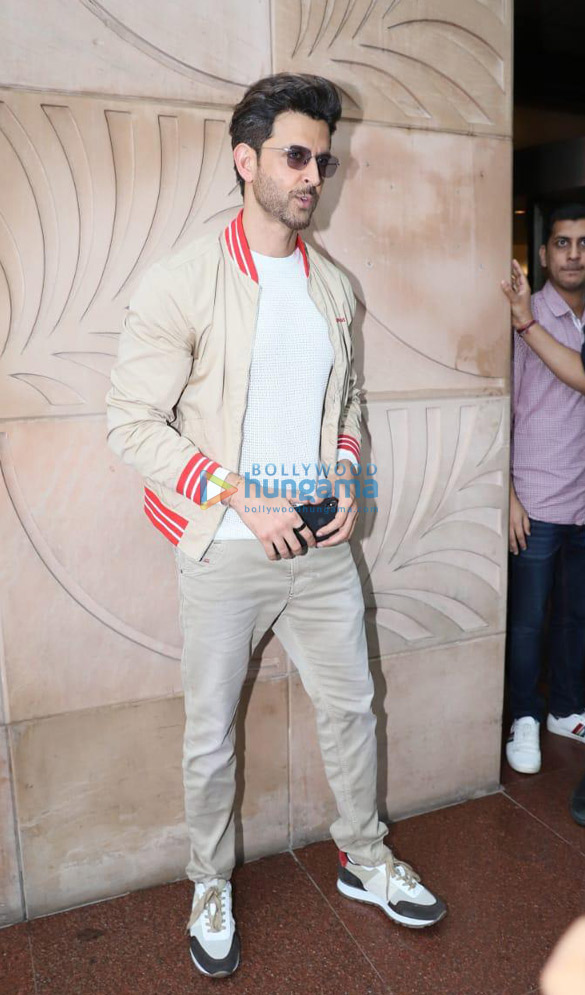 photos hrithik roshan snapped promoting his film super 30 5